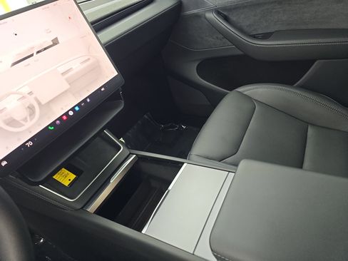 Used 2026 Tesla Model Y Long Range image 24