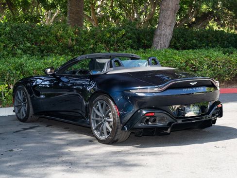 Used 2023 Aston Martin V8 Vantage image 4