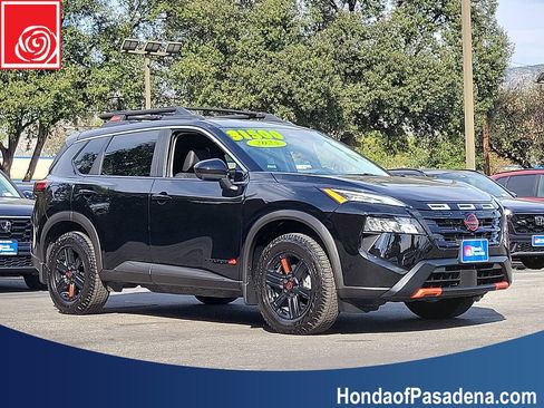 Used 2025 Nissan Rogue SV image 8