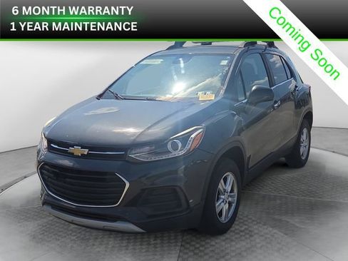 Used 2017 Chevrolet Trax LT w/ LT Convenience Package AWD/4WD image 1