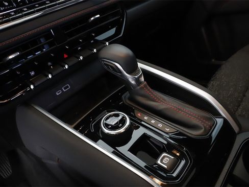 Used 2025 Chevrolet Colorado Z71 w/ Technology Package image 20