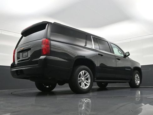 Used 2018 Chevrolet Suburban LT RWD image 28