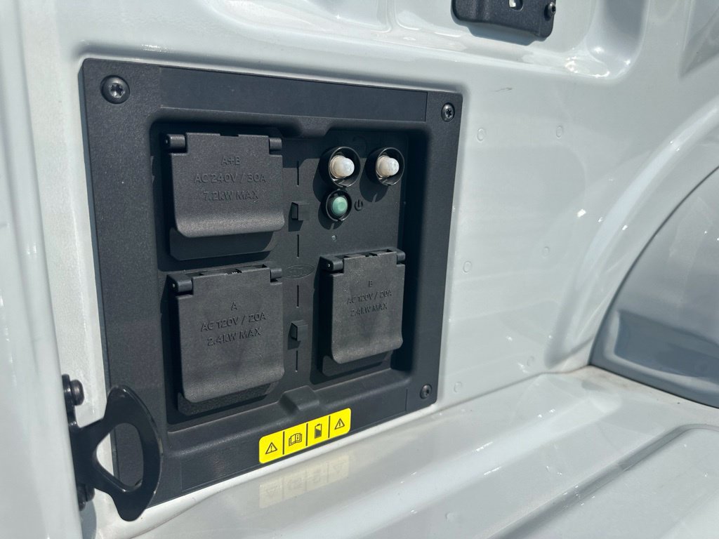 Used 2023 Ford F150 Lightning XLT AWD/4WD image 17