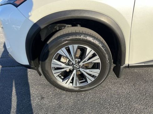 Used 2022 Nissan Rogue SV image 8