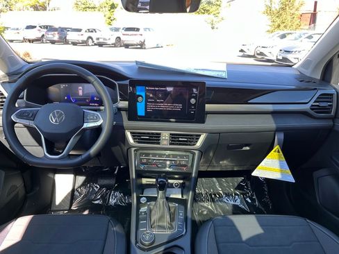 New 2025 Volkswagen Taos SE image 20