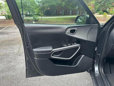 Used 2022 Kia Soul LX FWD image 19