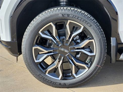 New 2025 GMC Sierra EV Denali image 9