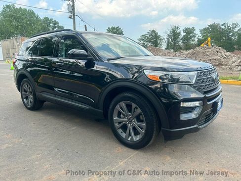 Used 2023 Ford Explorer XLT w/ Equipment Group 202A AWD/4WD image 7