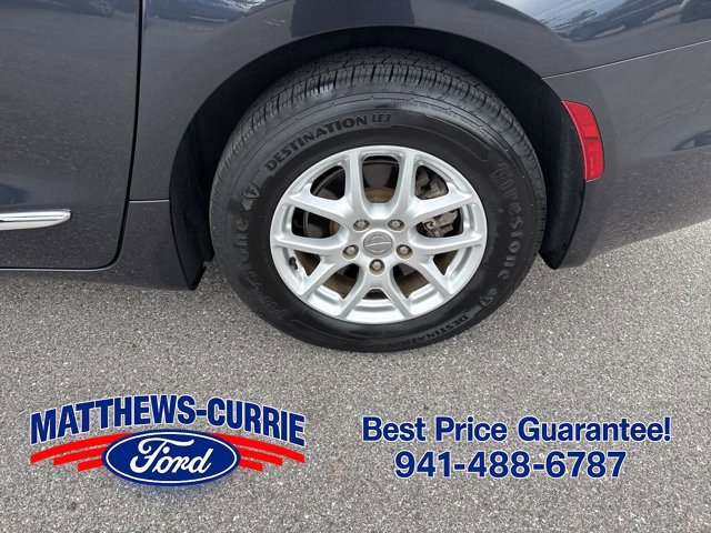 Used 2020 Chrysler Pacifica Touring-L FWD image 16