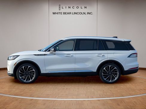 Used 2025 Lincoln Aviator Reserve w/ Equipment Group 201A image 8