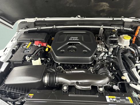 Used 2022 Jeep Wrangler Unlimited Sahara w/ Cold Weather Group image 7