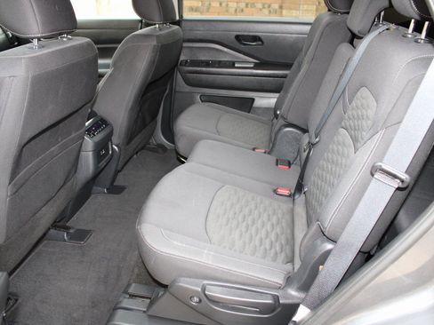 Used 2024 Nissan Pathfinder SV image 5