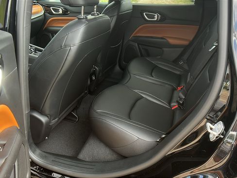 New 2025 Jeep Compass Limited image 20