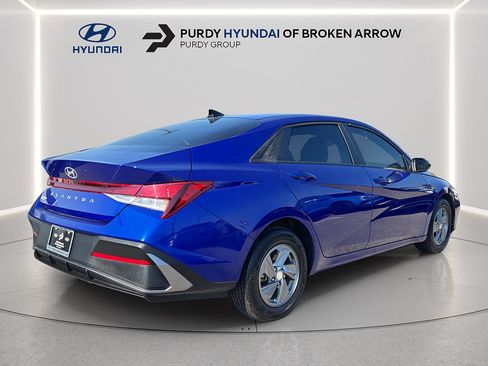 Certified 2024 Hyundai Elantra SE FWD image 5