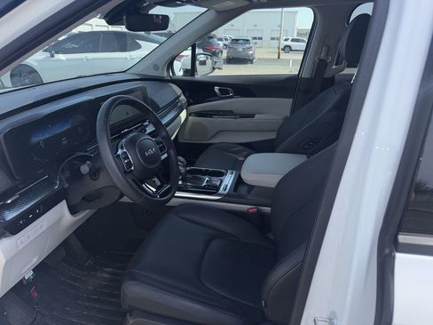 Used 2024 Kia Carnival SX Prestige image 9