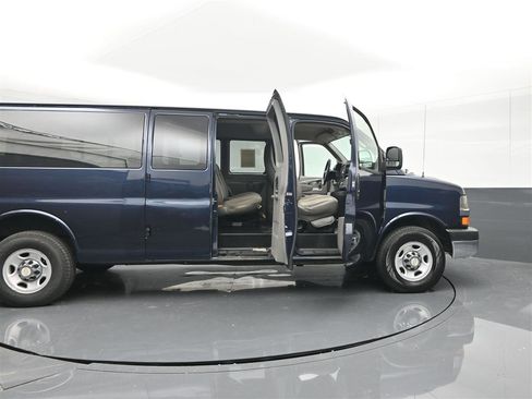 Used 2014 Chevrolet Express 3500 LT w/ LT Preferred Equipment Group RWD image 40