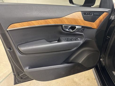 Used 2023 Volvo XC90 B5 Plus w/ Protection Package Premier image 17
