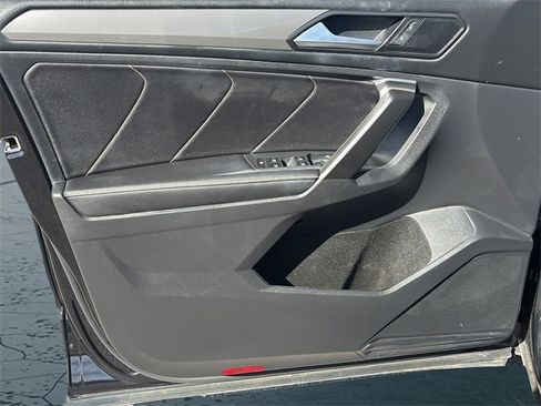 Used 2023 Volkswagen Tiguan SE image 22