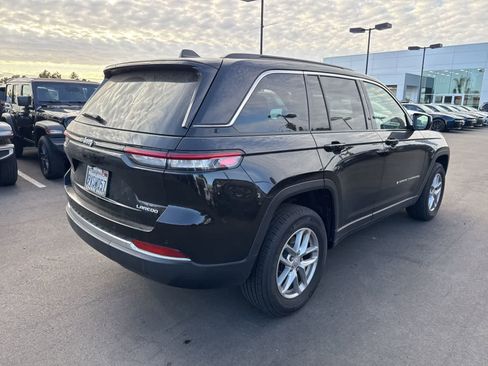 Used 2025 Jeep Grand Cherokee Laredo X RWD image 14