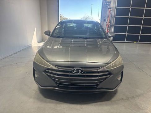 Used 2019 Hyundai Elantra SE image 3