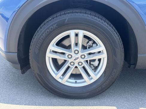 Used 2022 Ford Explorer XLT w/ Equipment Group 202A AWD/4WD image 11