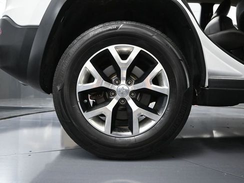 Used 2015 Jeep Cherokee Trailhawk AWD/4WD image 14