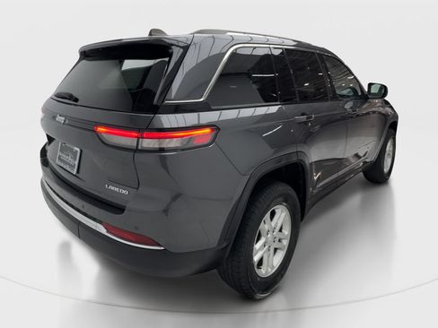 Used 2024 Jeep Grand Cherokee Laredo AWD/4WD image 7