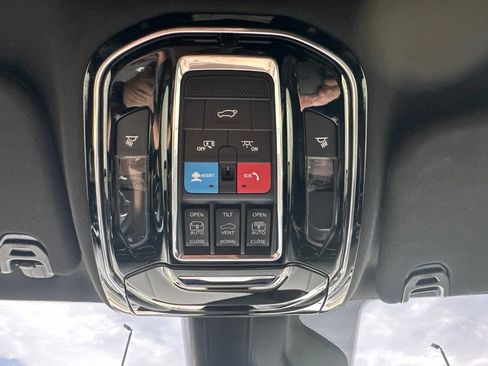 Used 2024 Jeep Grand Wagoneer Series I AWD/4WD image 36