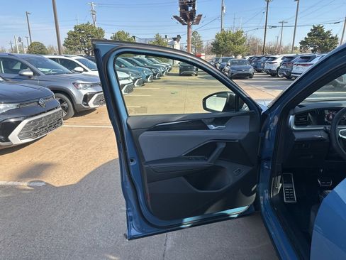 New 2026 Volkswagen Tiguan SE R-Line AWD/4WD image 9