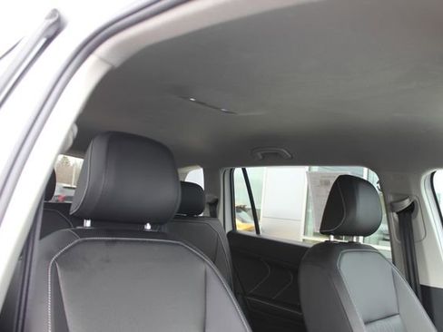 Used 2023 Volkswagen Tiguan SE image 32