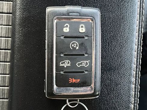 Used 2022 Jeep Wagoneer Series III w/ Premium Group I AWD/4WD image 29