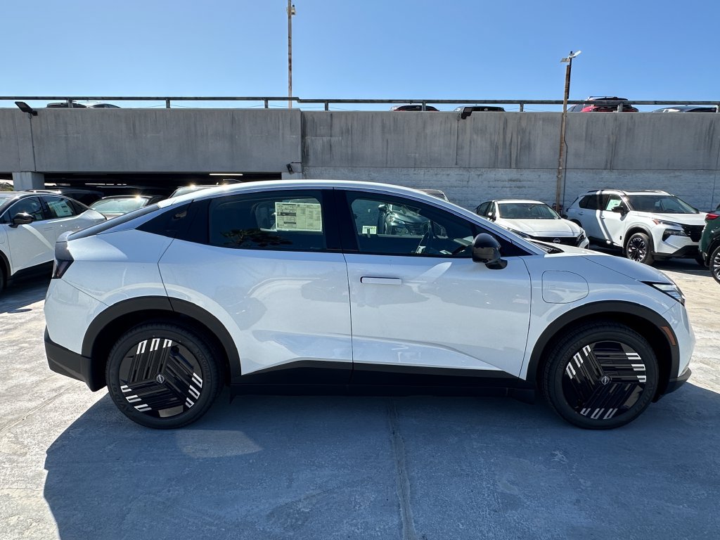 New 2026 Nissan Leaf FWD image 9