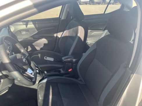 Used 2025 Nissan Versa SV FWD image 31