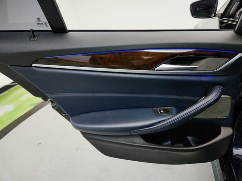 Used 2019 BMW 530i 530i w/ M Sport Package image 25