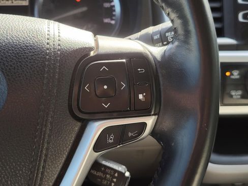 Used 2017 Toyota Highlander XLE image 36