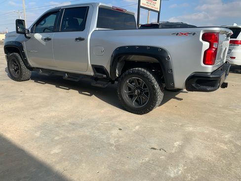 Used 2021 Chevrolet Silverado 2500 Custom w/ Custom Value Package image 4