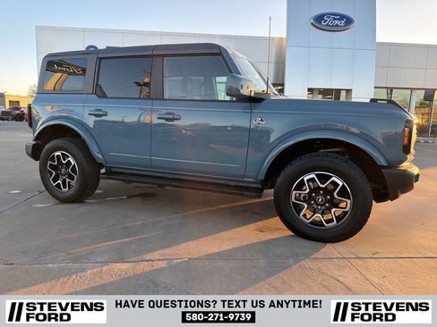 Used 2023 Ford Bronco Outer Banks image 2