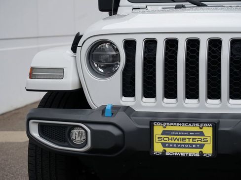 Used 2022 Jeep Wrangler Unlimited Sahara w/ Cold Weather Group image 9