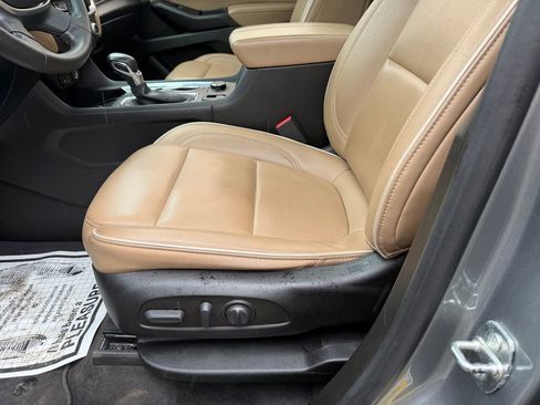 Used 2023 Chevrolet Traverse Premier AWD/4WD image 13
