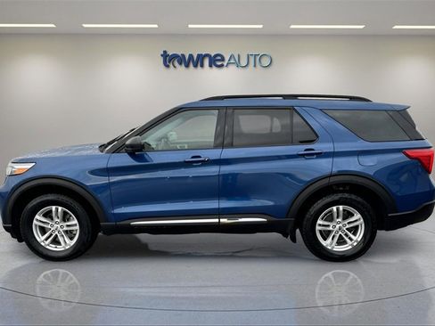 Used 2022 Ford Explorer XLT image 2