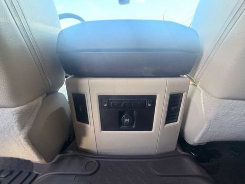 Used 2018 RAM 1500 Laramie w/ Convenience Group AWD/4WD image 28