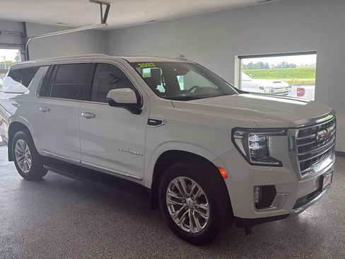 Used 2023 GMC Yukon XL SLT w/ SLT Luxury Package AWD/4WD image 4