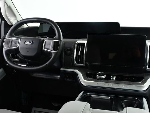 New 2026 Ford Expedition Max Platinum image 8