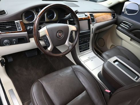 Used 2014 Cadillac Escalade Platinum RWD image 22