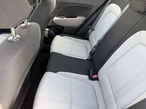 Used 2025 Hyundai Venue SEL FWD image 21