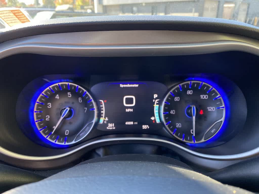 Used 2024 Chrysler Pacifica Touring-L FWD image 26