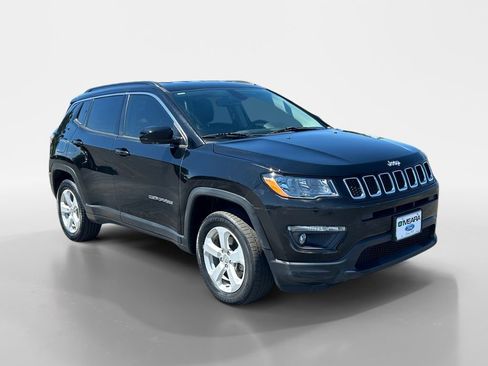 Used 2019 Jeep Compass Latitude w/ Popular Equipment Group AWD/4WD image 9