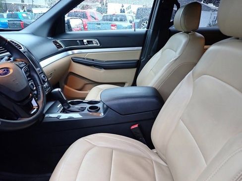 Used 2017 Ford Explorer XLT w/ Equipment Group 202A image 17