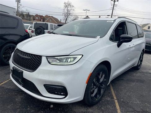 New 2026 Chrysler Pacifica Limited w/ S Appearance Package FWD image 26