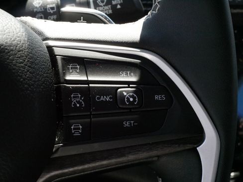 Used 2023 Jeep Grand Cherokee L Limited w/ Black Appearance Package AWD/4WD image 25